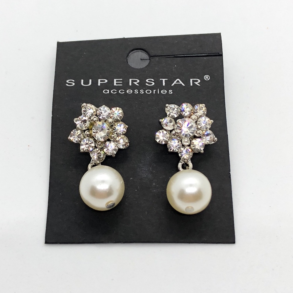 Rhinestones and resin pearl earrings